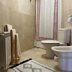 Salon Moderno Con Plaza De Garaje Privada Llanes