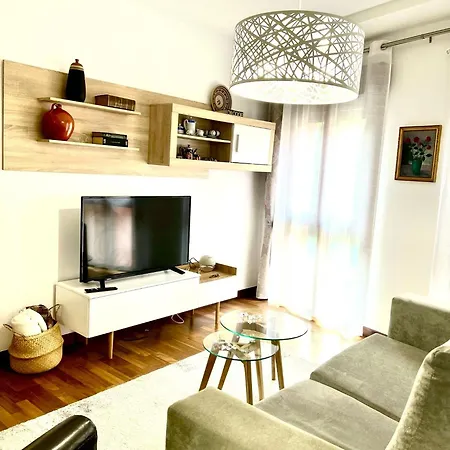 Apartment Salon Moderno Con Plaza De Garaje Privada
