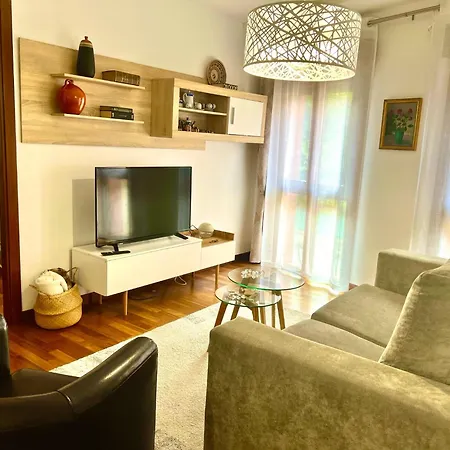 Salon Moderno Con Plaza De Garaje Privada Incluida Apartment Llanes
