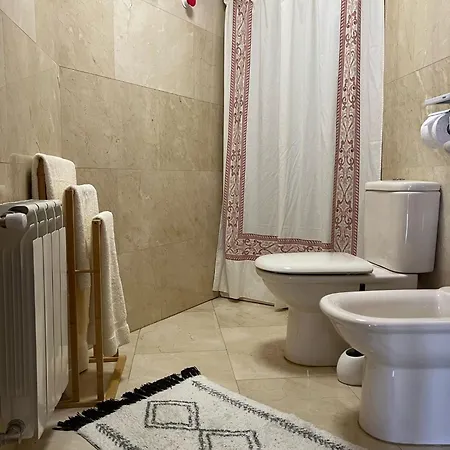 Salon Moderno Con Plaza De Garaje Privada Llanes