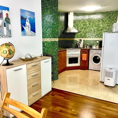 Salon Moderno Con Plaza De Garaje Privada *